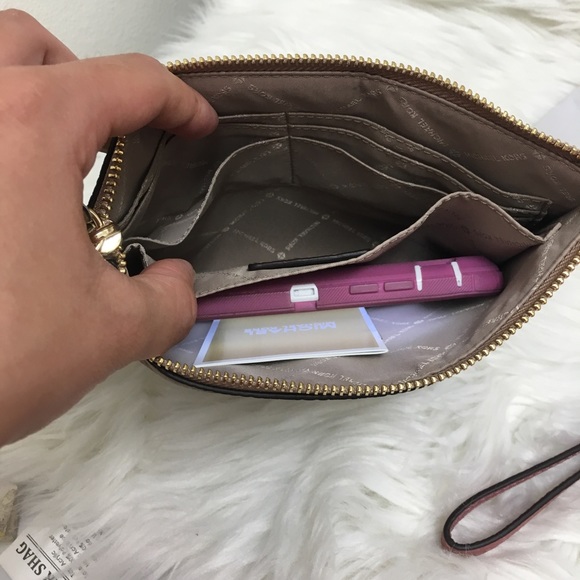 Firm❗️Michael Kors XL  clutch-wallet - Picture 6 of 6